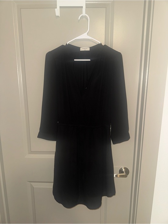 Babaton Dresses & Skirts - Babaton Black Long Sleeve V-Neck Dress
